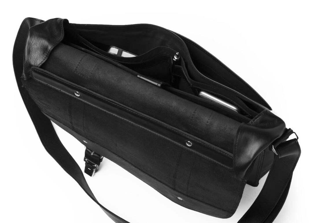 Coarse Leather Messenger 2.0 - Black