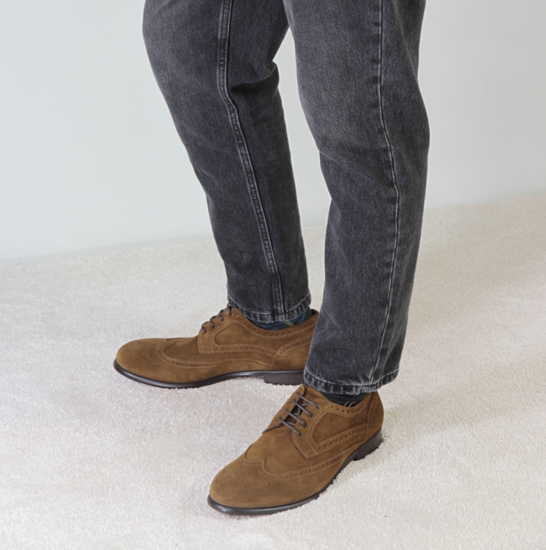 Elegant brown suede derby for men