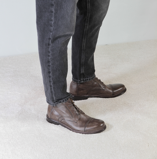 Men's lace-up ankle boots in dark brown leather